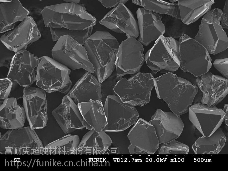 琥珀色,中等强度,不规则形状,自锐性好的立方氮化硼单晶体磨料