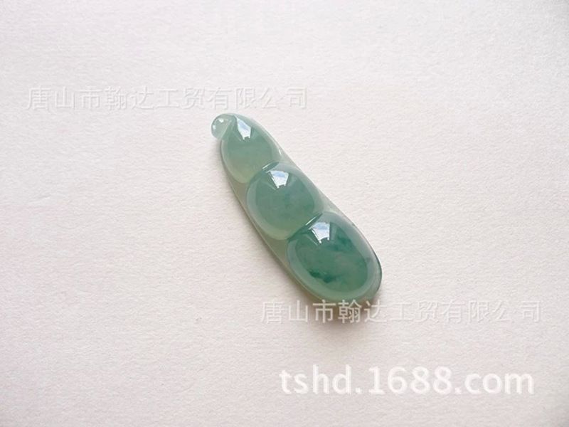 a货糯种冰种翡翠福豆吊坠 精美礼品四季豆挂件 翡翠吊坠玉器礼品