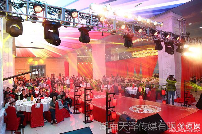  上一个 下一个>  余恕梅老夫人七十大寿,寿宴活动现场