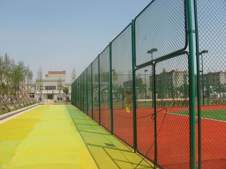 旺丰体育场护栏网学校操场围网球场勾花护栏厂家直销量大