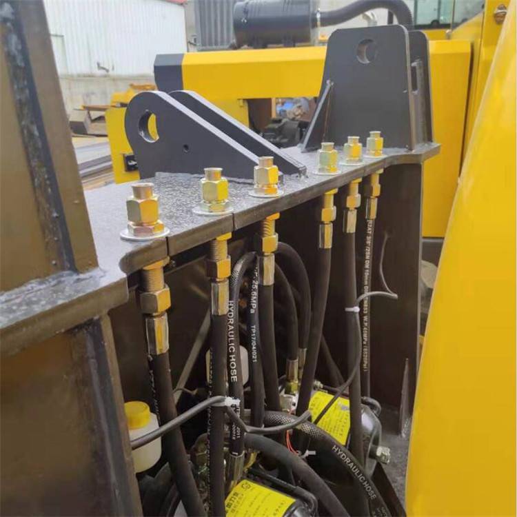 现货供应936装载式公路护栏打桩机高速波形板护栏打桩