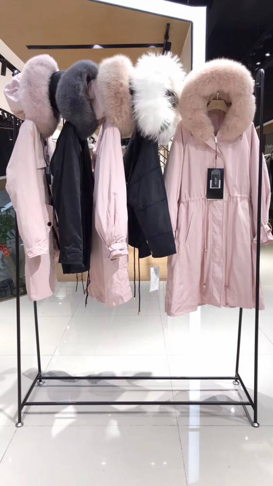 一手货源高街时尚流行元素派克服品牌折扣女装工厂冬装尾货批发走份