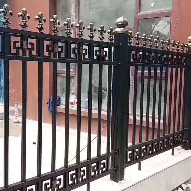 肇庆黑色方管护栏 围墙铁艺栏杆图片 加工园林围墙围栏