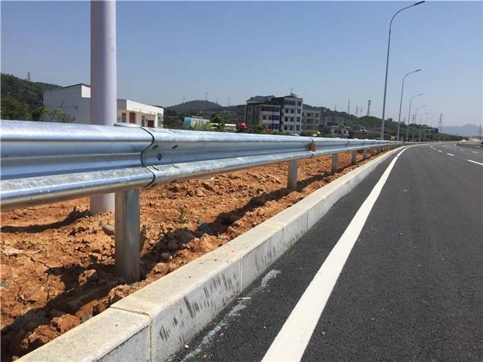 乾诚波形护栏乡村公路需要安装什么样的波形护栏