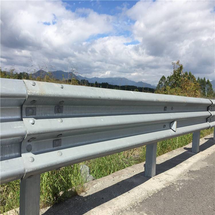 贵州重庆高速路波形护栏板生产厂家公路防撞护栏板