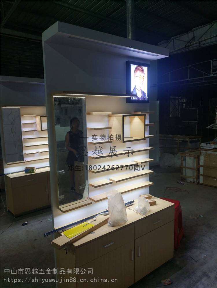 光明眼镜柜台展示柜效果图出售全新珠宝手表收银台