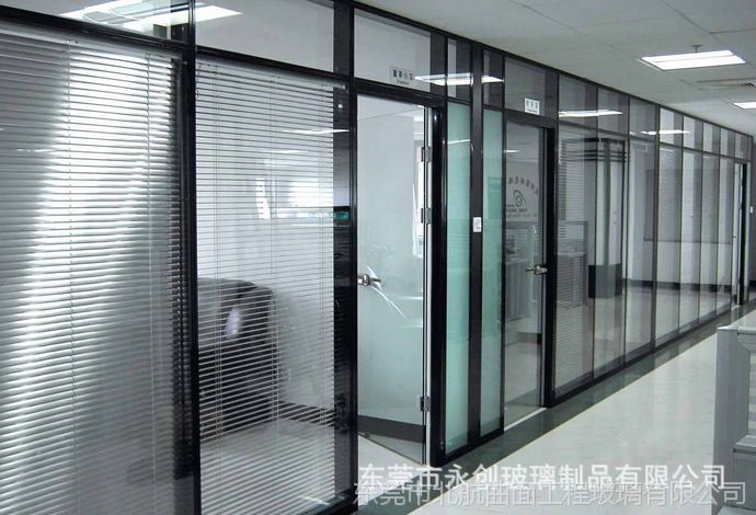 12mm钢化透明玻璃 专业生产玻璃门 磨砂玻璃幕墙 办公室玻璃隔墙