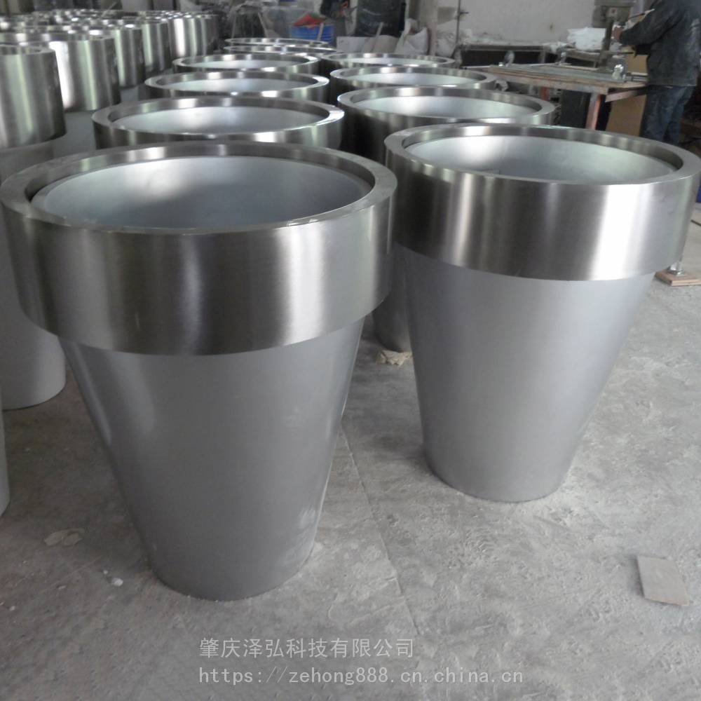 玻璃钢+不锈钢圈花盆 此款内有内胆 品牌:泽弘 产地:广东肇庆 材质