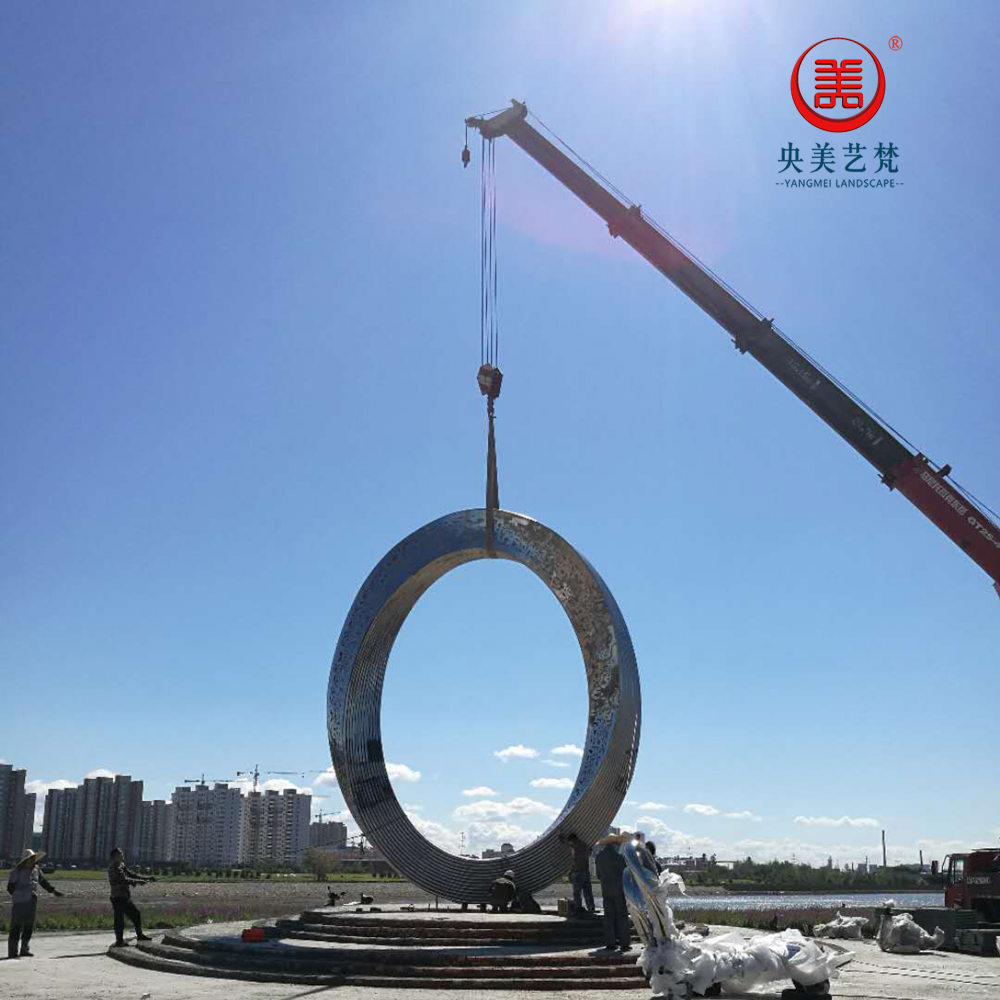 内蒙古自治区兴安盟科尔沁右翼前旗《莫比乌斯环》不锈钢雕塑