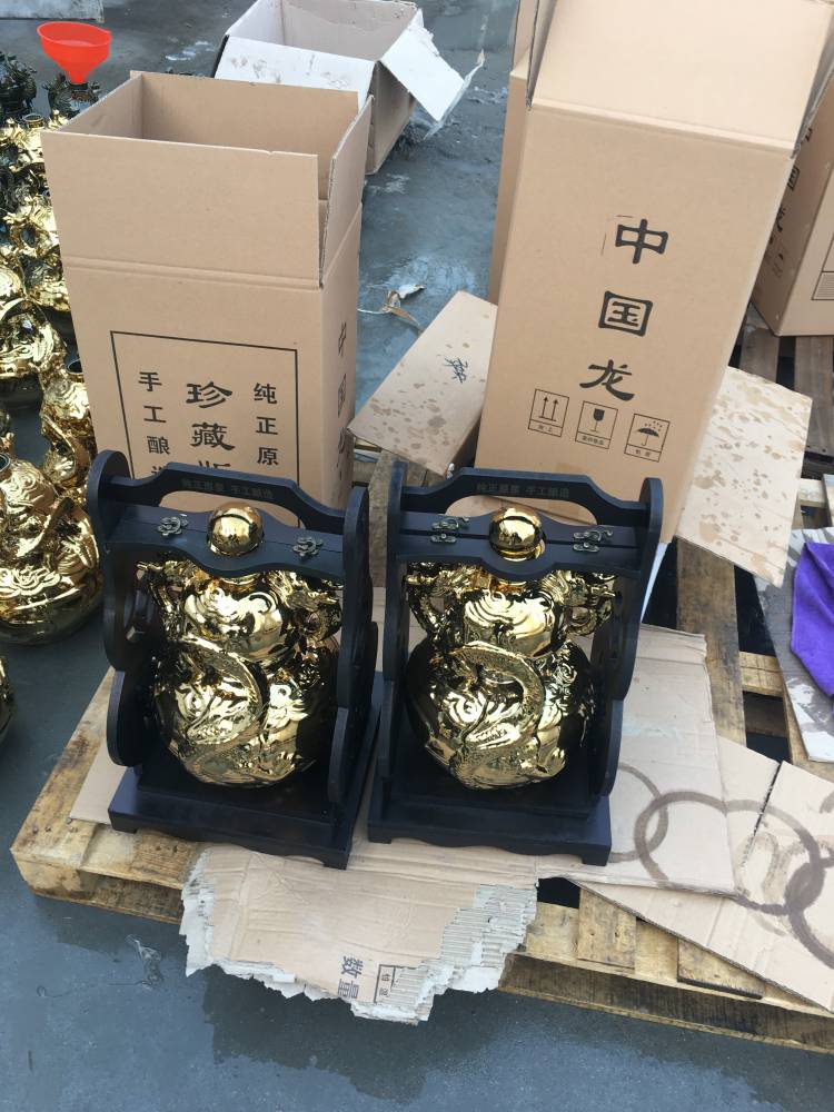 文化历史源远流长,古老的窖池发酵,传统"老五甑"酿造工艺流传延续至今