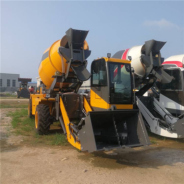 雷曼重工料斗搅拌车移动式料斗搅拌车|价格|厂家|多少
