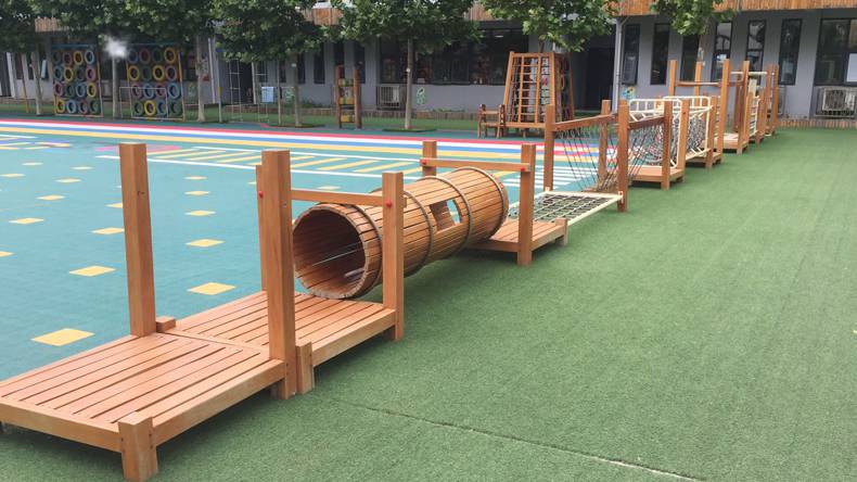 幼儿园大型户外玩具 山东厚朴幼儿园实木钻桶 户外感统训练组合定制
