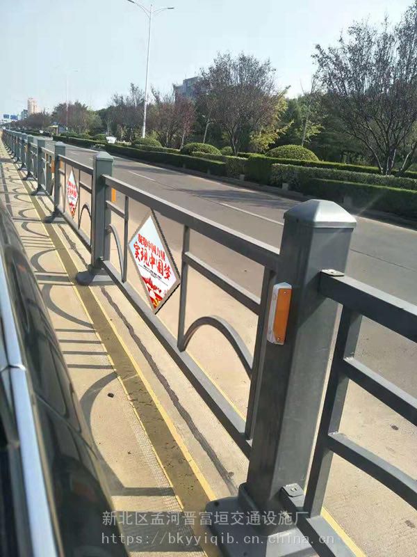 苏州昆山市政异型灯笼管立柱灰色花式定制护栏排队公园护栏