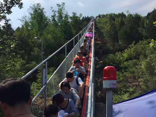 滑雪场景区魔毯输送带设备 七彩滑道配套旅游云梯