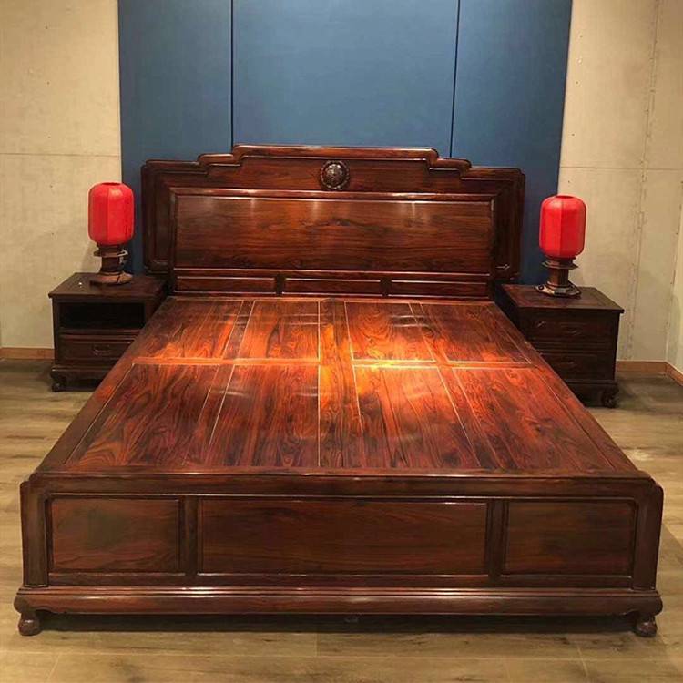 zoty中欧两名小偷靠赃款打造奢华别墅 养藏獒看家(图)