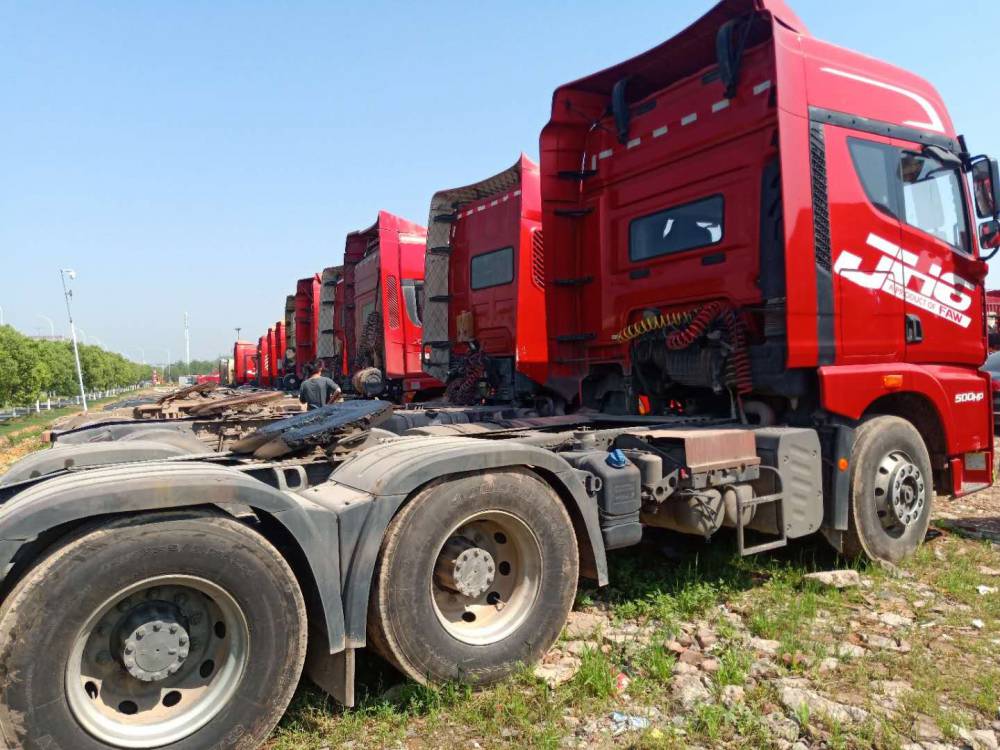 二手半挂牵引车,解放jh6牵引车,二手牵引头,前四后八高栏车,解放厂家