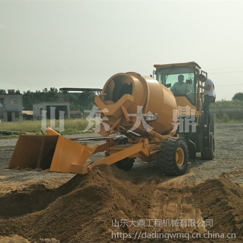 四轮四驱自上料混凝土搅拌机 自上料运输车 小型混凝土搅拌车价格