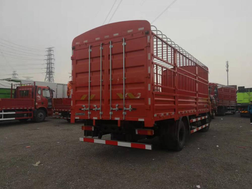 北京东风天锦kr6.8米仓栅式运输车(国六)