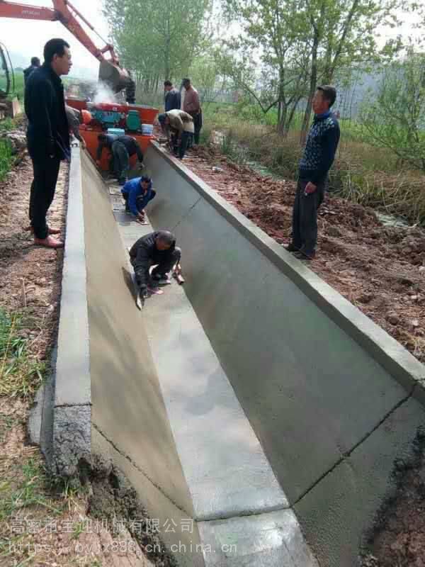 宝迎公司定做u型防渗水渠成型机 混凝土水渠衬砌机 边沟滑膜机