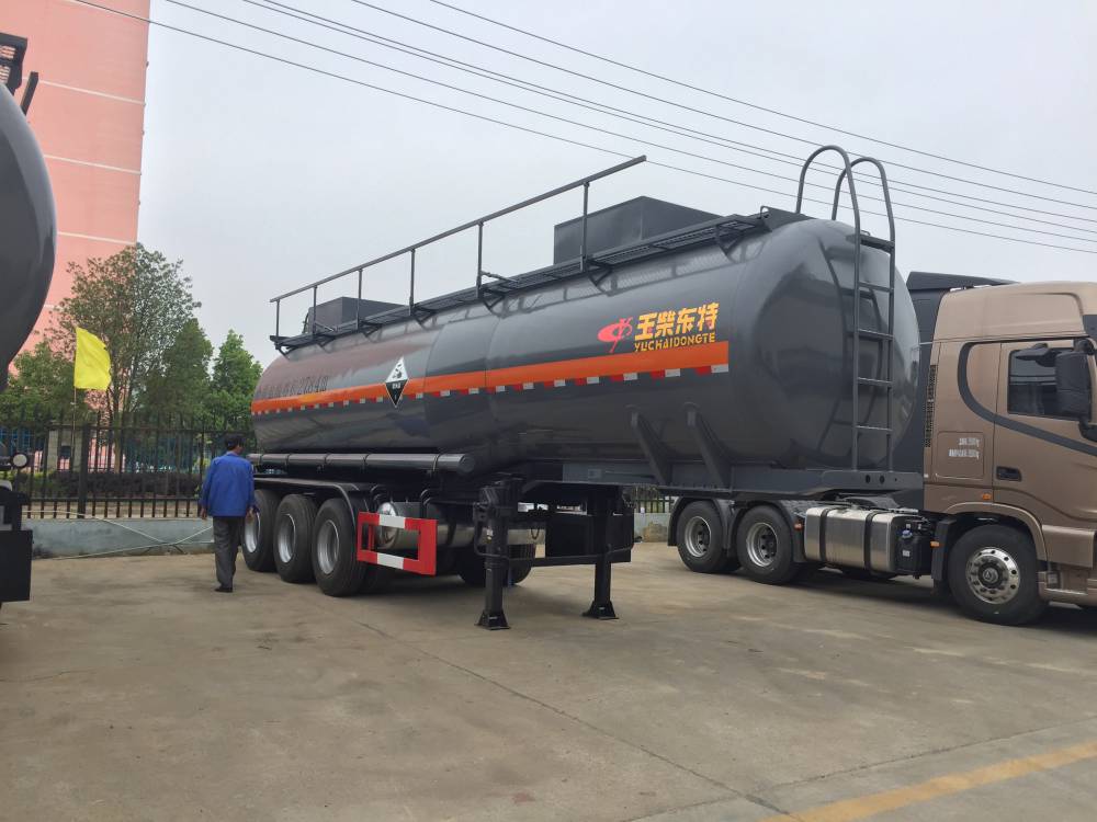 玉柴东特钢衬塑车,次***钢衬塑罐车, 8类腐蚀品罐车生产工艺