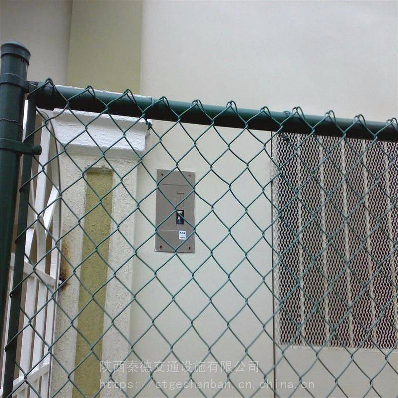 陕西西安勾花护栏网4*3米-镀锌勾花网防护栏网-西安球场围栏运动场