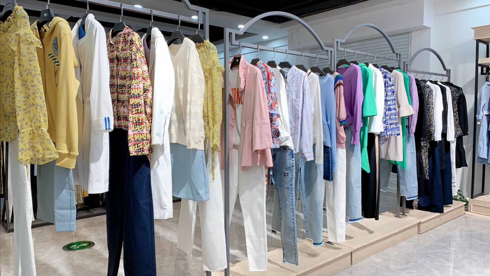 杭州四季青服装市场依目了然品牌女装加盟店批发衣服一手货源多种款式