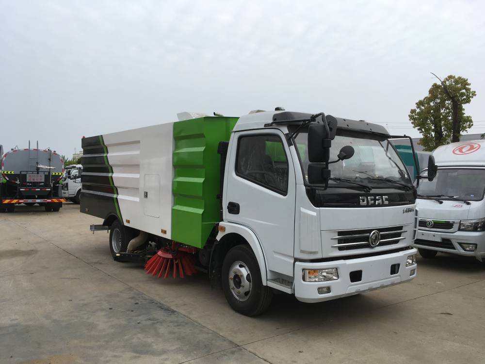 赤峰东风多利卡吸尘车|厂家直销批量出售
