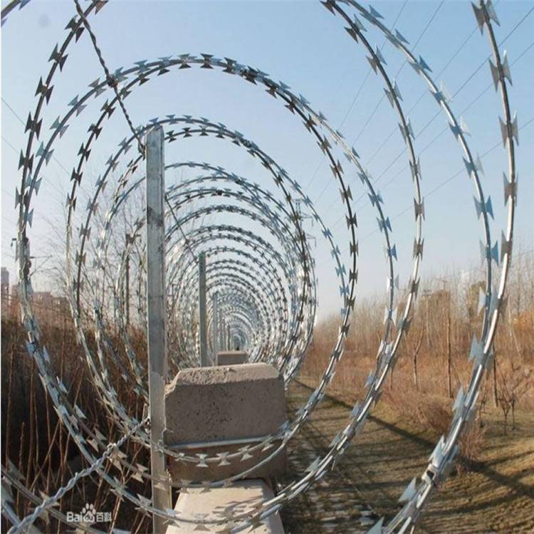 批发刺丝滚笼刀刺网 滚笼刮刀刺网 飞机场隔离防护刀片刺绳