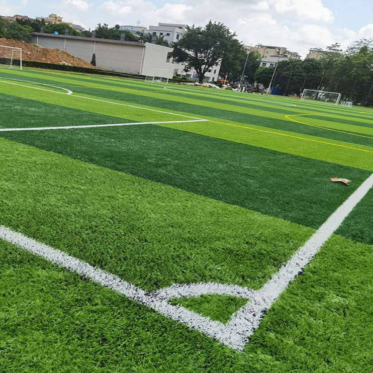 广东足球场人造草坪学校操场运动跑道装饰足球草仿真地毯草
