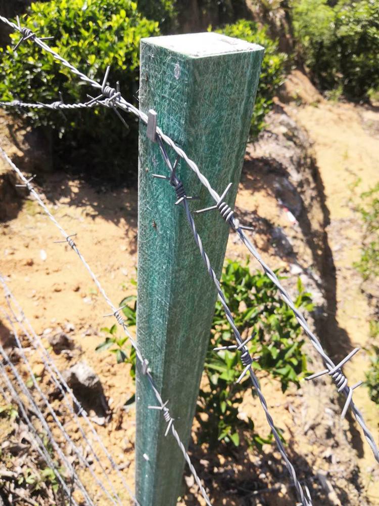 刺铁丝围栏立柱pvc复合立柱厂家直销.