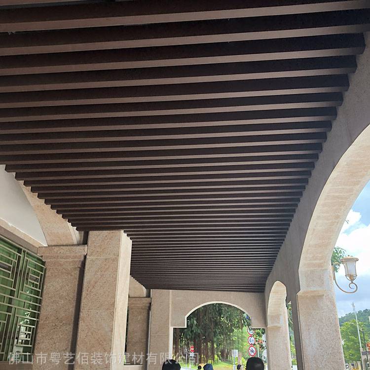 珠海景区过道咖啡色铝方通吊顶 60x120铝方通天花