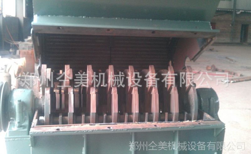 进料口大大型移动式木材粉碎机 树根破碎机 拖行方便树根破碎机
