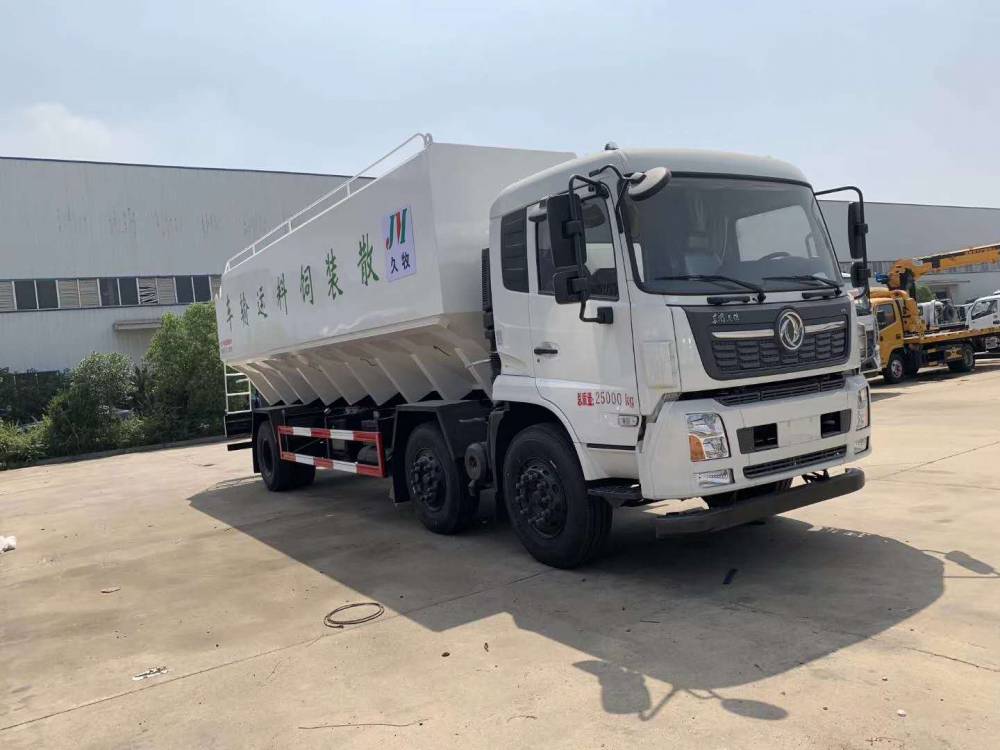 东风天锦小三轴饲料运输车 hcq5251zsldl5
