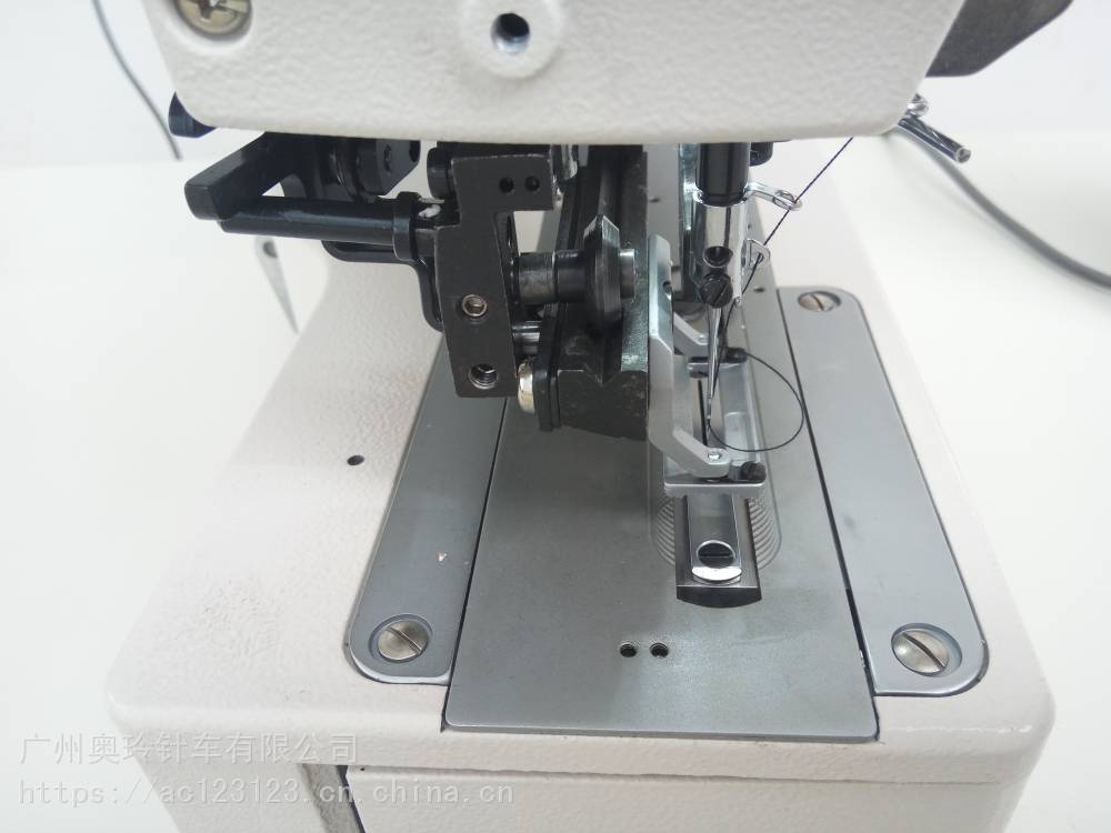 下一个 平缝锁眼缝纫机 本机可根据用户需要通过变换齿轮和切刀缝制
