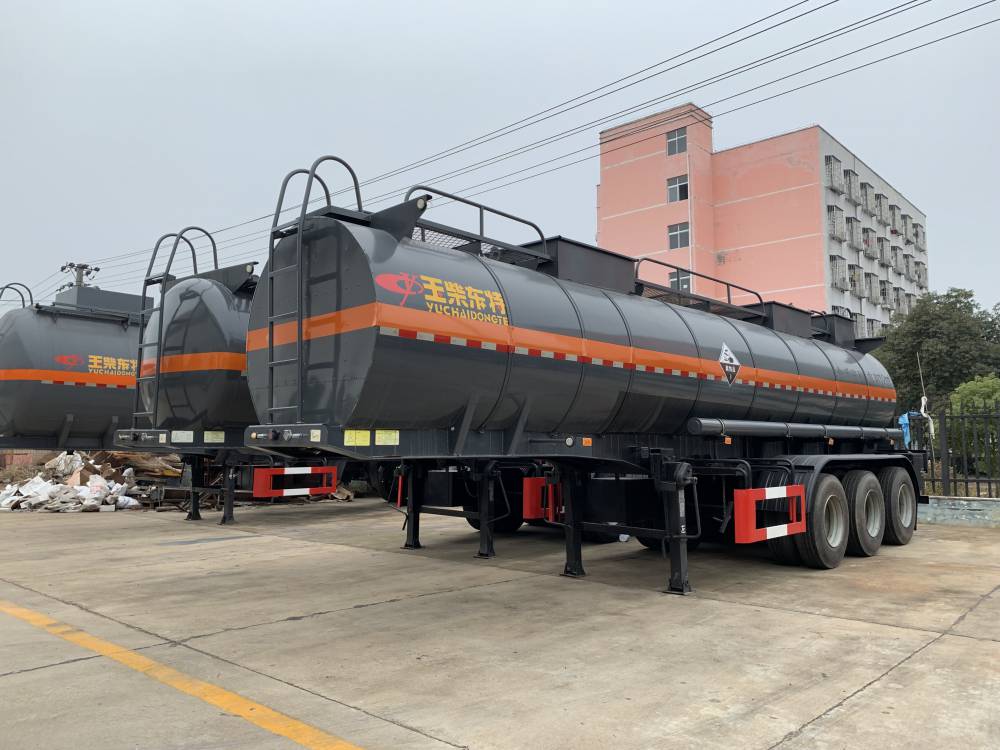气囊悬挂浓硫酸碳钢罐车,18立方硫酸保温罐车生产厂家
