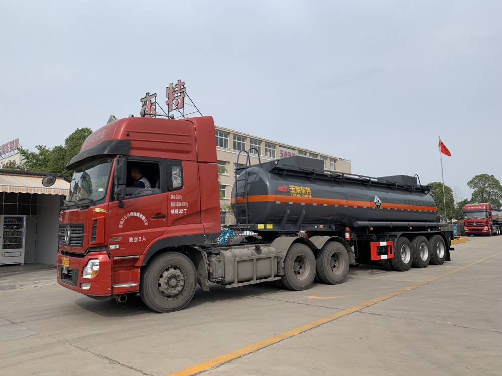 特运牌化工车,化工废液衬塑罐车, 8类腐蚀品罐车在线报价