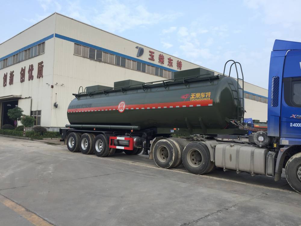 特运牌罐车,稀***钢衬塑罐车, 内滚塑罐车生产厂家