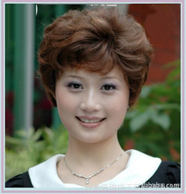 女士中老年 妈妈款 女短发 短卷发