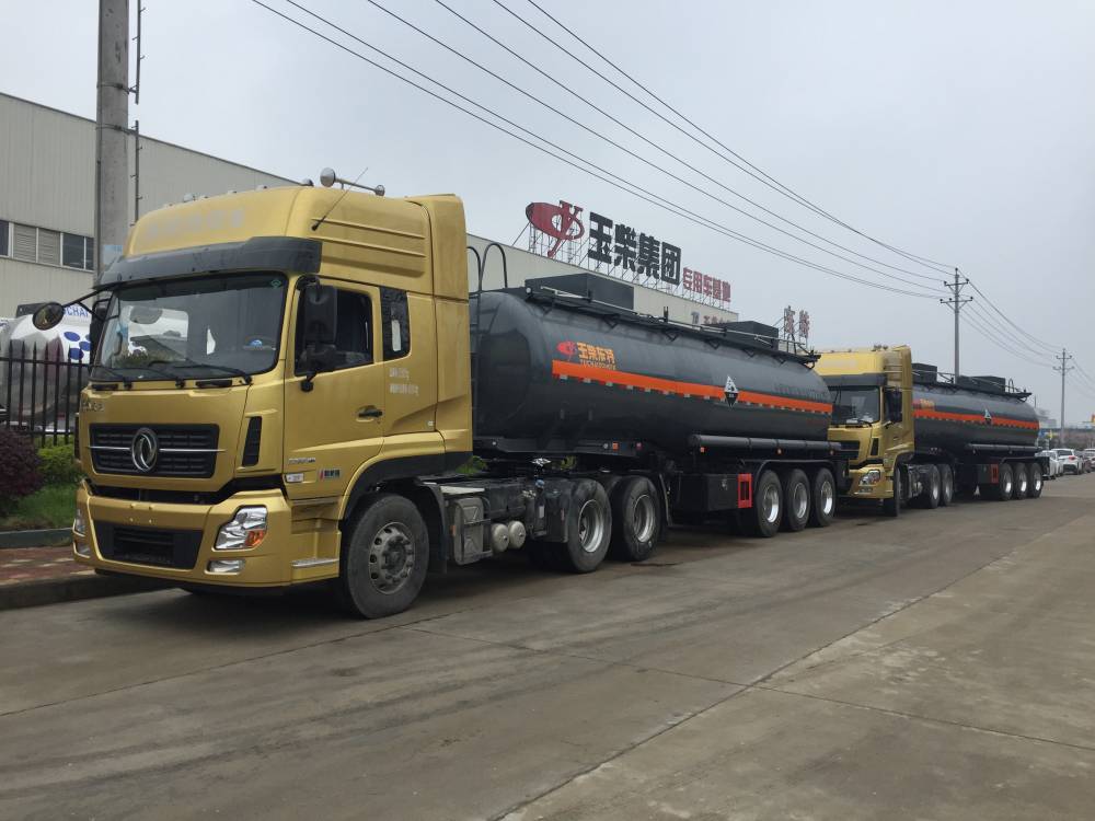 特运牌罐车,钢衬塑罐车, 酸碱液体罐车批发价格