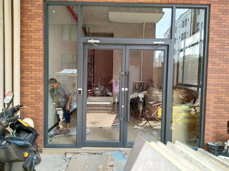 西安临街店铺玻璃大门 肯德基门 重型地弹门 厂家