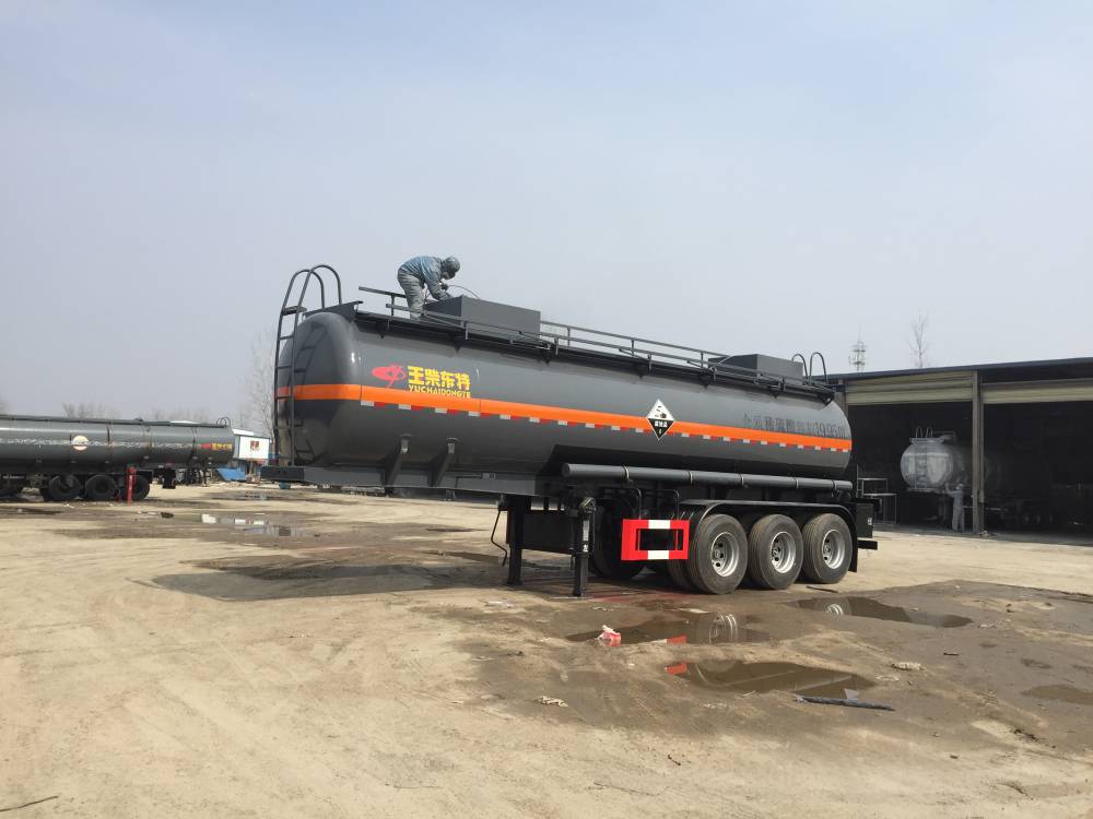 玉柴东特钢衬塑车,液碱钢衬塑罐车, 8类腐蚀液体罐车价格图片