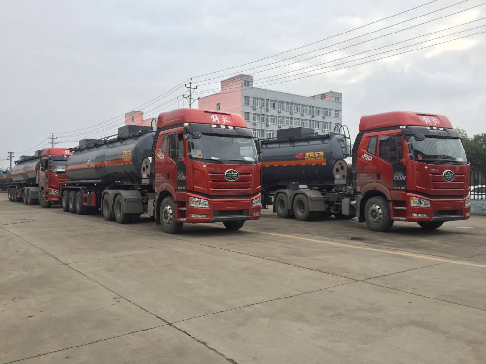 玉柴东特腐蚀品罐车,稀***钢衬塑罐车, 钢衬塑一次成型罐车高性价比