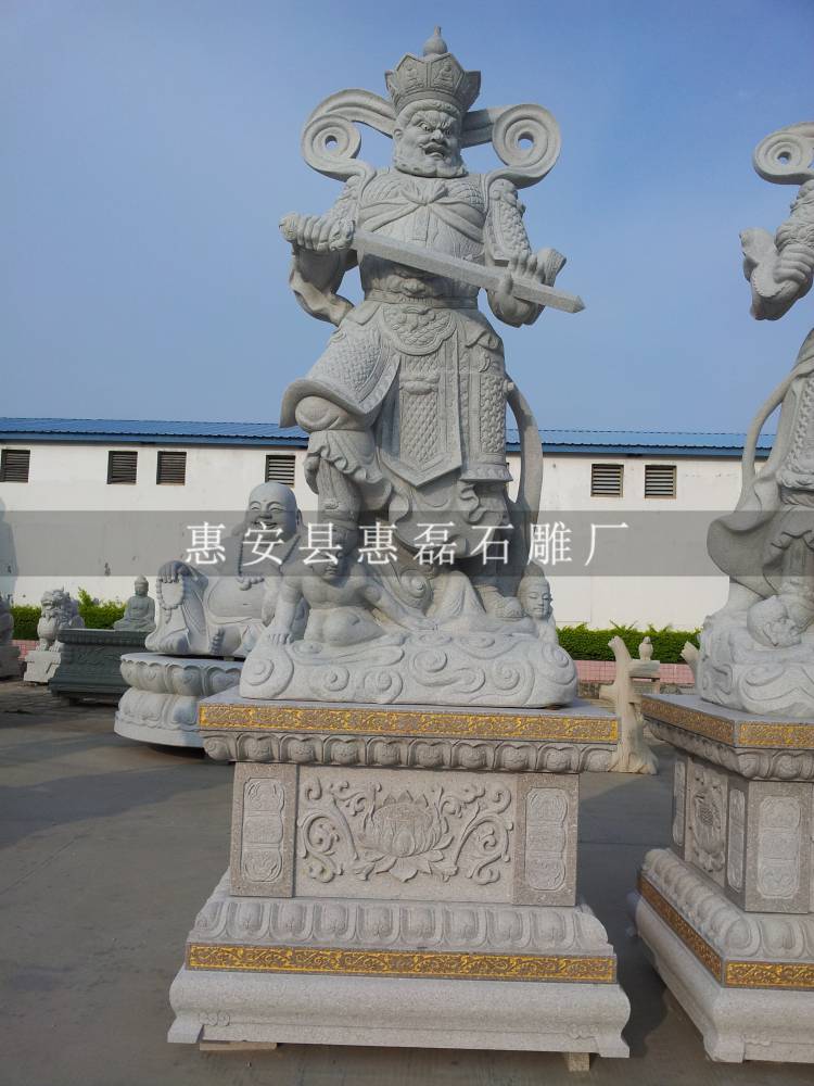 天王是佛教的护法神,(与四大金刚不同:五台山秘魔岩神通广大泼法金刚