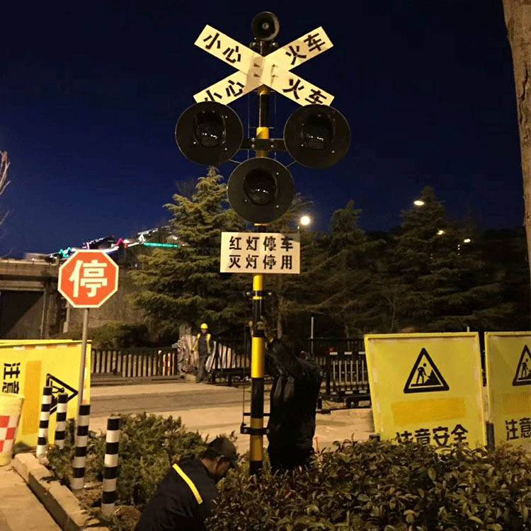 铁路道口信号灯 鼎东道口栏杆 铁路信号灯