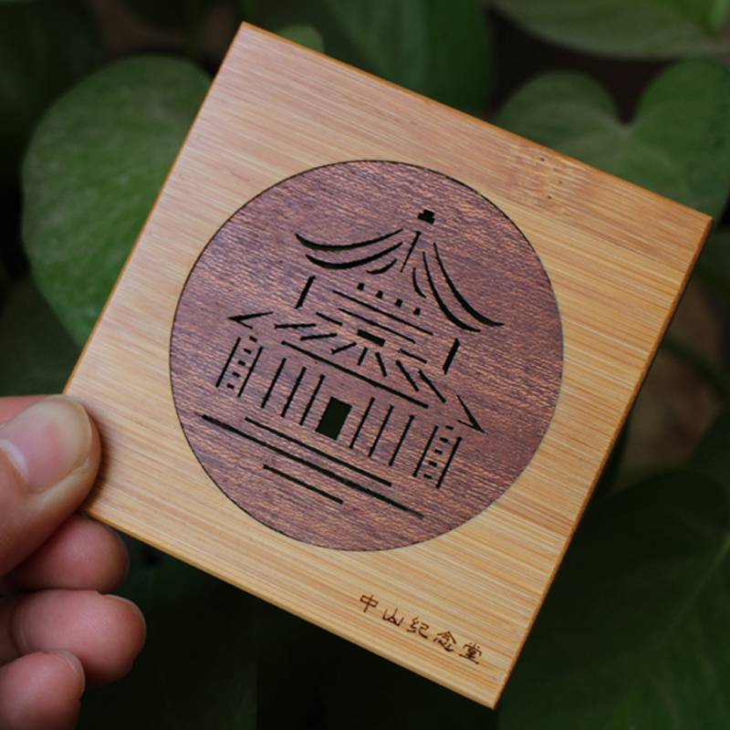 供应【竹木工坊】旅游文创商品竹木地标建筑镂空茶杯垫定制