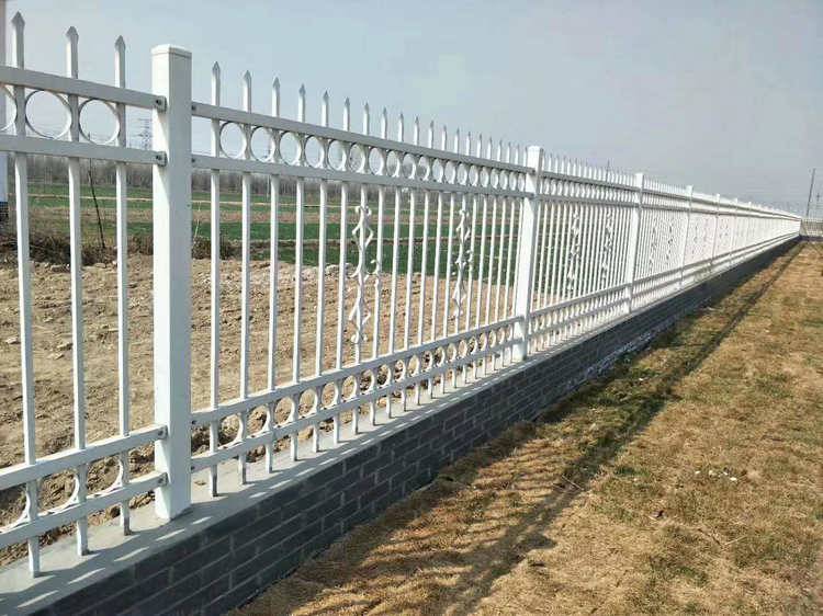 的】河北衡水围栏围墙选什么样式的 安平县纽贝尔锌钢护栏制品厂