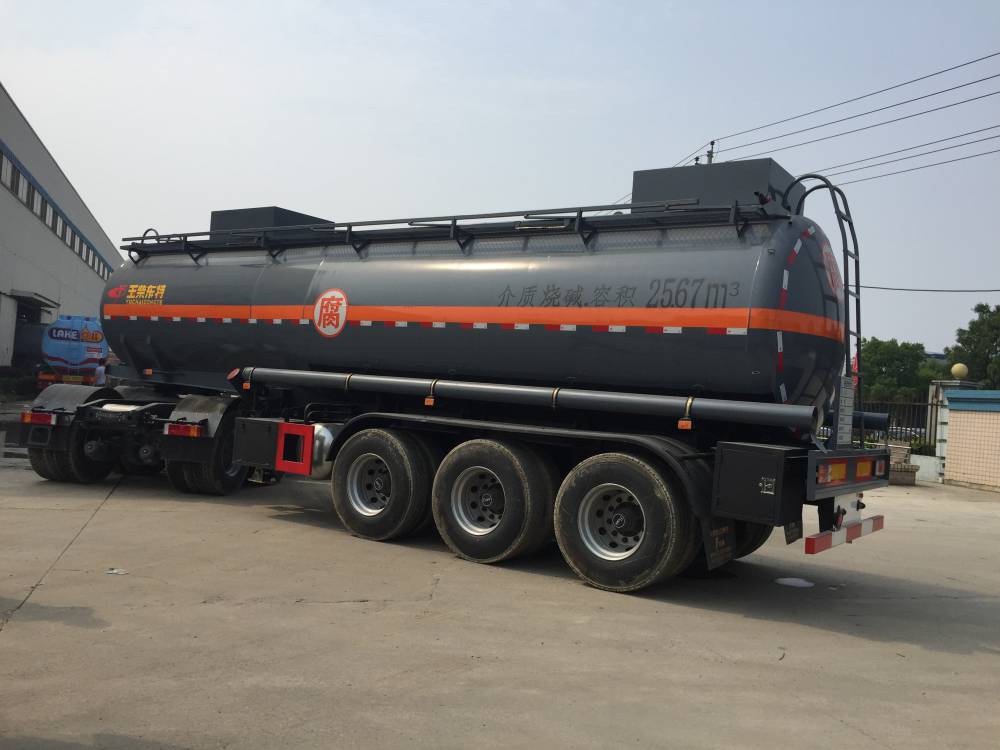 特运牌化工车,化工废液衬塑罐车, 9类危废液体罐车生产厂家