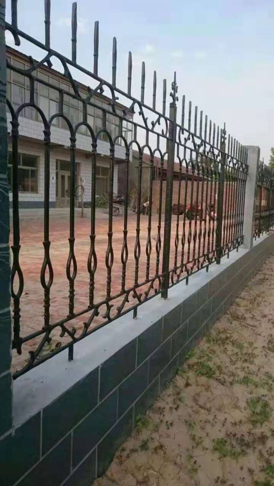 定制铸铁护栏锌钢铁艺护栏庭院围栏球墨围墙玛钢护栏院墙栅栏
