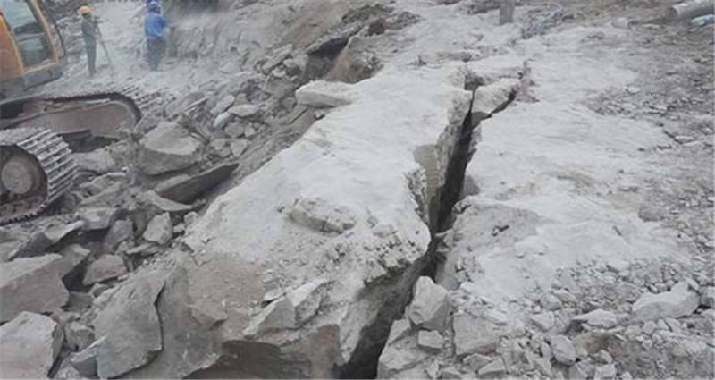 桂林矿山矿石开采大型劈裂机