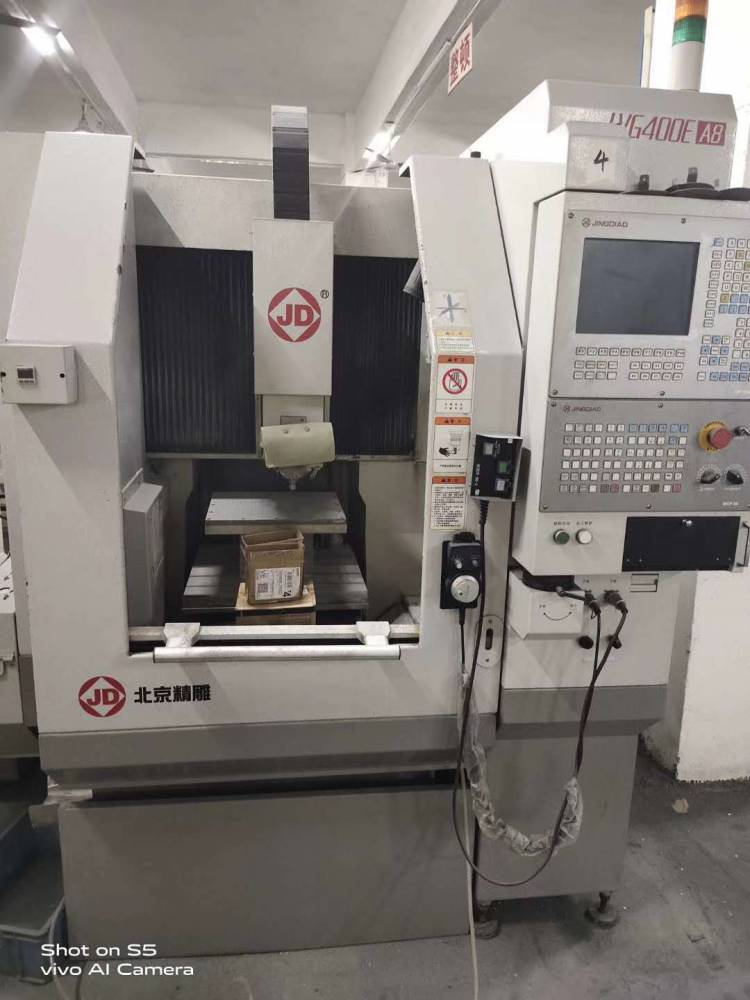 低价转让二手北京jdlvg400e-a8精雕机8把刀库